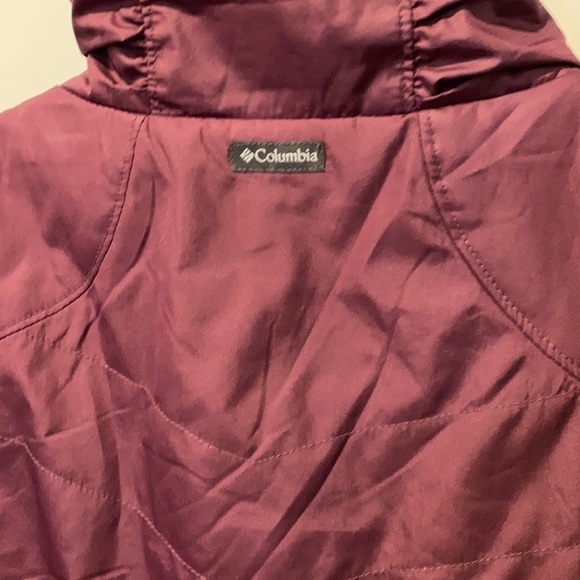 Columbia Burgundy Lightweight Vest EUC - Picture 9 of 12